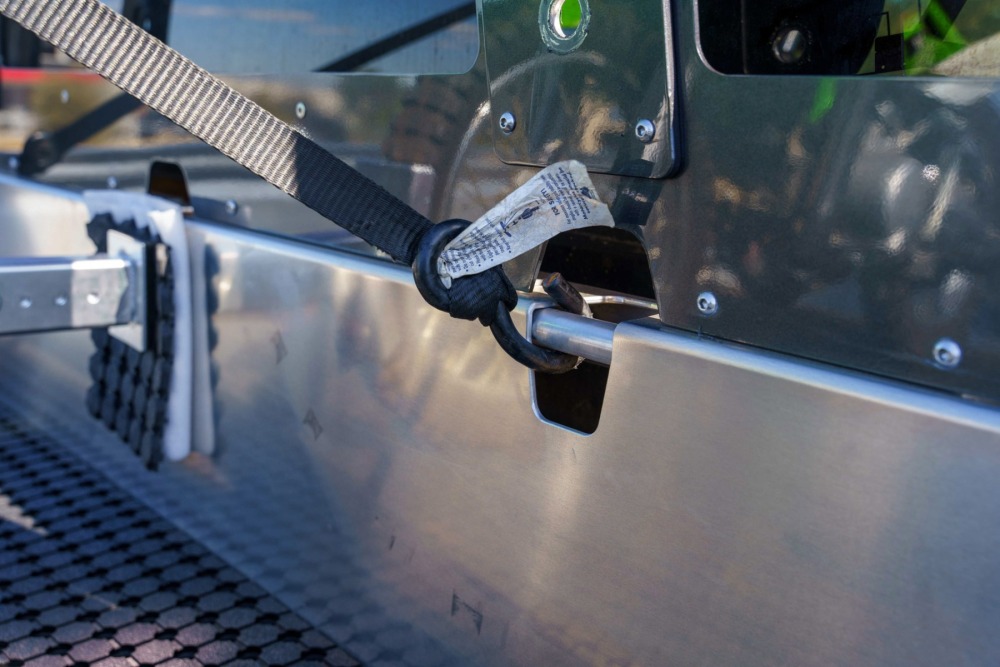DC-HiLux-Elite-Tray-load-restraint-guiden
